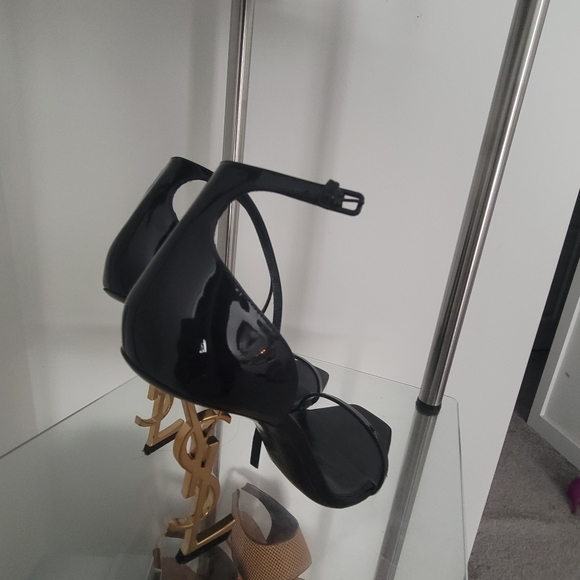 Black and gold heels - Picture 4 of 4